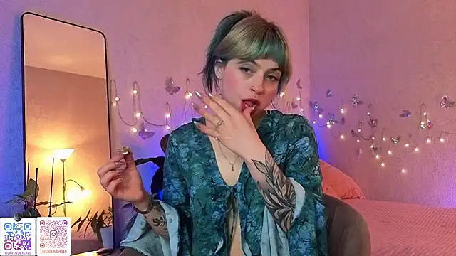 Snapshot of lavenderluxe chatting on June 1, 7:04 pm lavenderluxe online show from June 1, 7:04 pm