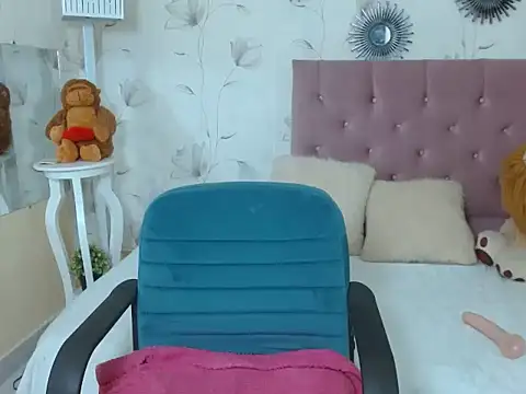 Snapshot of madisson_smalltits chatting on January 28, 12:32 pm madisson smalltits online show from January 28, 12:32 pm