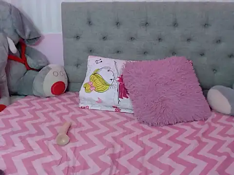 Snapshot of madisson_smalltits chatting on February 23, 10:20 pm madisson smalltits online show from February 23, 10:20 pm