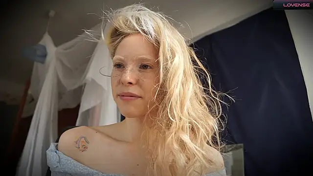 Snapshot of _Phantom_thread_ chatting on March 17, 12:35 pm  Phantom thread  online show from March 17, 12:35 pm