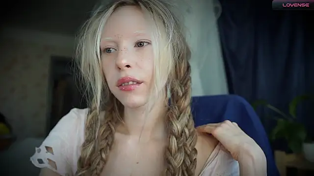 Snapshot of _Phantom_thread_ chatting on October 8, 8:56 am  Phantom thread  online show from October 8, 8:56 am