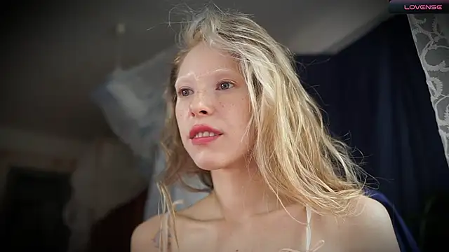 Snapshot of _Phantom_thread_ chatting on October 10, 10:58 am  Phantom thread  online show from October 10, 10:58 am