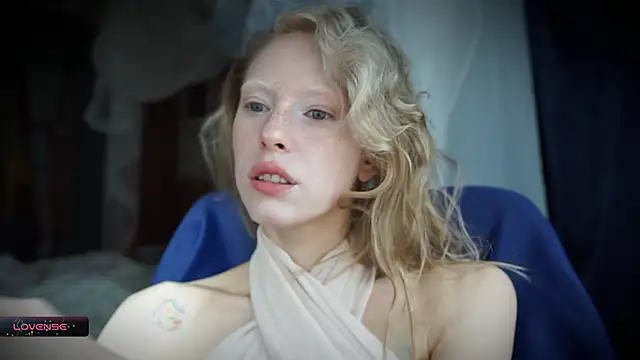 Snapshot of _Phantom_thread_ chatting on October 13, 10:04 am  Phantom thread  online show from October 13, 10:04 am