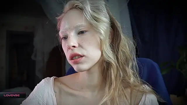 Snapshot of _Phantom_thread_ chatting on October 20, 8:48 am  Phantom thread  online show from October 20, 8:48 am