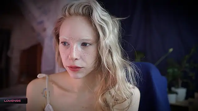 Snapshot of _Phantom_thread_ chatting on October 22, 8:14 am  Phantom thread  online show from October 22, 8:14 am