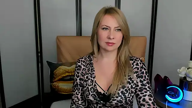 LatoyaRose online show from January 17, 6:15 am