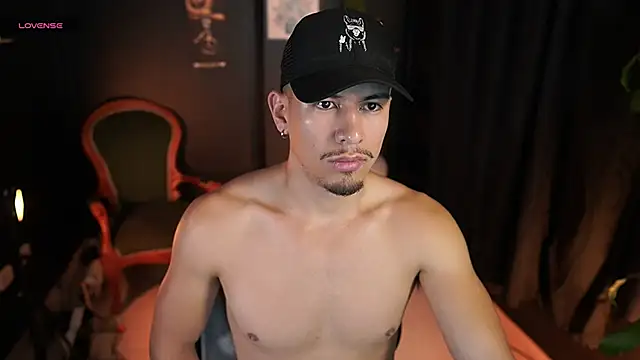 Snapshot of Aaronfox_x chatting on February 16, 11:39 am Aaronfox x online show from February 16, 11:39 am