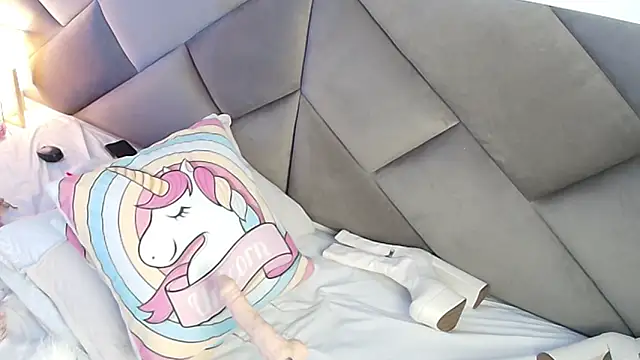 Snapshot of brigiitte_rohan chatting on February 6, 12:22 am brigiitte rohan online show from February 6, 12:22 am