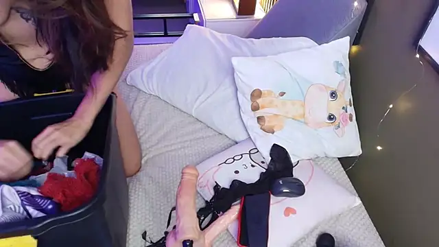 Snapshot of brigiitte_rohan chatting on October 12, 1:15 am brigiitte rohan online show from October 12, 1:15 am