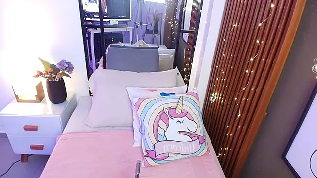 Snapshot of brigiitte_rohan chatting on October 13, 12:10 am brigiitte rohan online show from October 13, 12:10 am