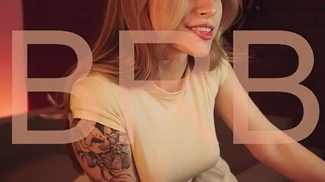 Snapshot of EllieCutes chatting on February 3, 5:49 am EllieCutes online show from February 3, 5:49 am