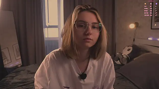 MeghanElson online show from August 1, 2:44 am