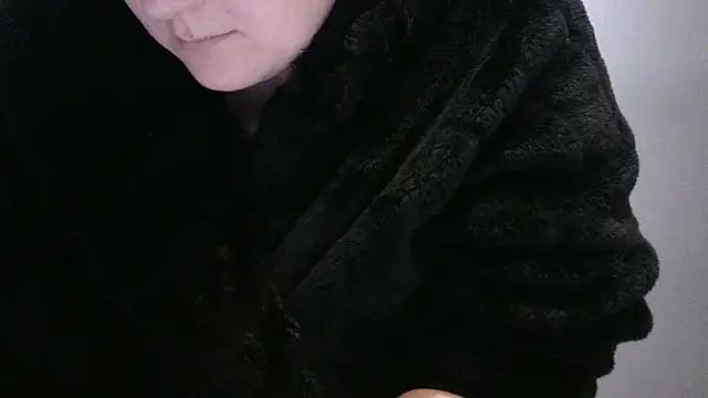 busty-bella1 online show from November 28, 6:32 pm