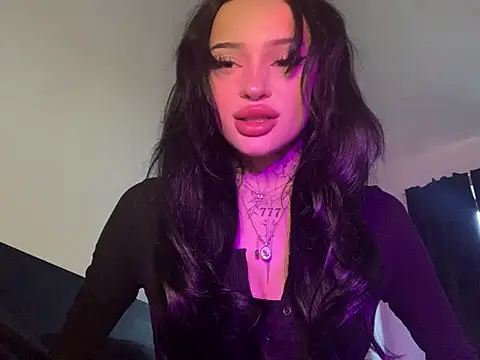 madelinexx online show from January 21, 1:32 pm