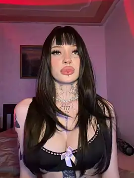 Snapshot of madelinexx chatting on May 6, 8:14 pm madelinexx online show from May 6, 8:14 pm