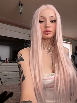 Snapshot of madelinexx chatting on June 15, 9:33 am madelinexx online show from June 15, 9:33 am