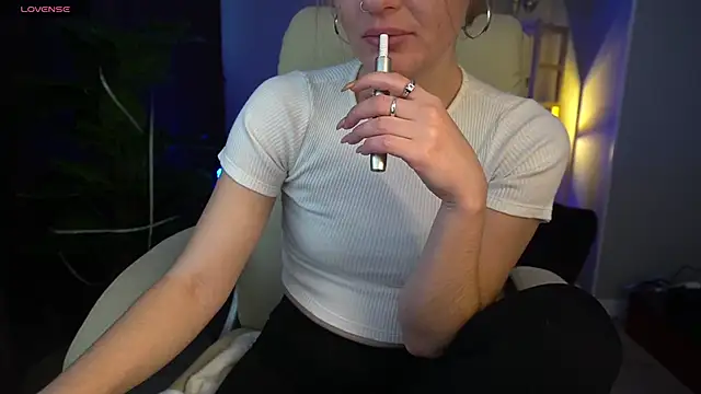 MaribelRiverr  online show from December 6, 6:15 am