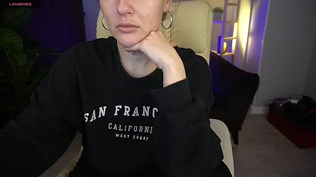MaribelRiverr  online show from December 10, 6:22 am