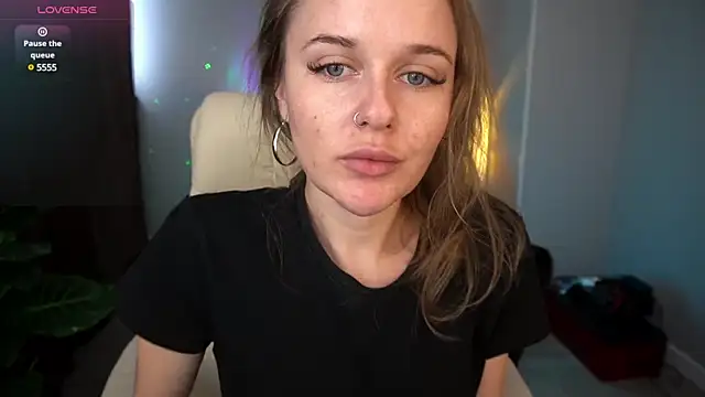 MaribelRiverr  online show from December 13, 9:46 am