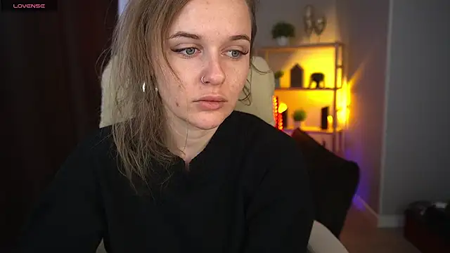 MaribelRiverr  online show from December 16, 6:32 am