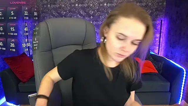 MaribelRiverr  online show from December 19, 10:02 am