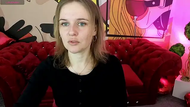 Snapshot of MaribelRiverr_ chatting on April 4, 5:38 am MaribelRiverr online show from April 4, 5:38 am