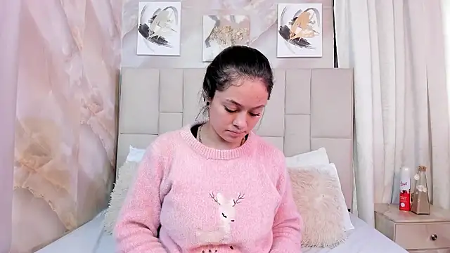 Jaslyn  Smith online show from January 12, 4:12 pm