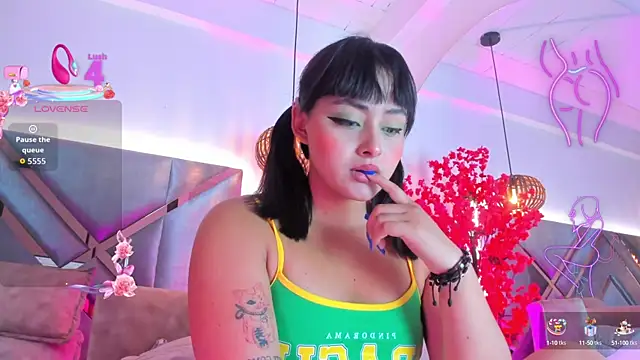 Snapshot of KimVelezz chatting on September 8, 7:02 pm KimVelezz online show from September 8, 7:02 pm