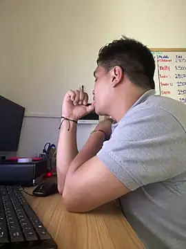 Snapshot of ahntony__69 chatting on April 6, 5:08 am ahntony 69 online show from April 6, 5:08 am