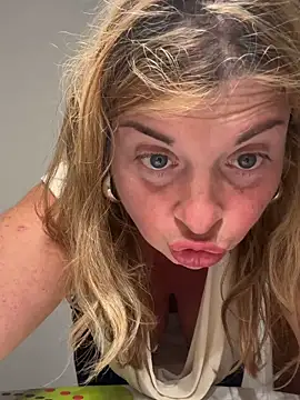 Lombada online show from June 10, 9:03 pm