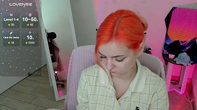 Snapshot of Fire_Bestie chatting on September 28, 12:32 pm Fire Bestie online show from September 28, 12:32 pm