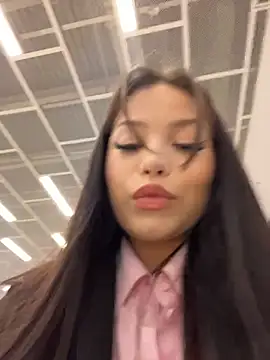 Snapshot of Chloe__Moon chatting on November 3, 3:13 pm Chloe Moon online show from November 3, 3:13 pm