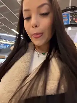 Snapshot of Chloe__Moon chatting on December 4, 1:09 pm Chloe Moon online show from December 4, 1:09 pm