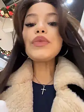 Snapshot of Chloe__Moon chatting on December 14, 2:11 pm Chloe Moon online show from December 14, 2:11 pm