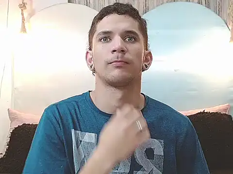 tylor boy online show from December 18, 3:56 am