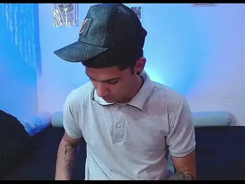 Snapshot of tylor_boy chatting on June 4, 11:00 pm tylor boy online show from June 4, 11:00 pm