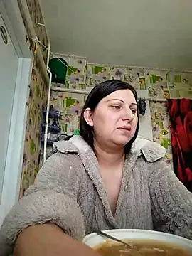 LyxBabyLove online show from March 2, 8:05 am