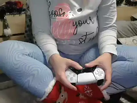 LaRa forU online show from December 12, 7:37 pm