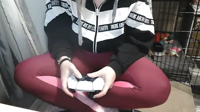 LaRa forU online show from February 10, 5:41 pm