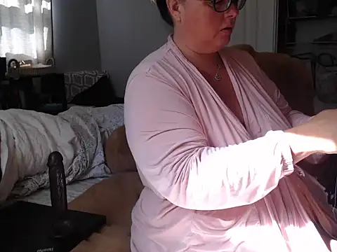 LauLauPAWG online show from September 26, 7:18 pm