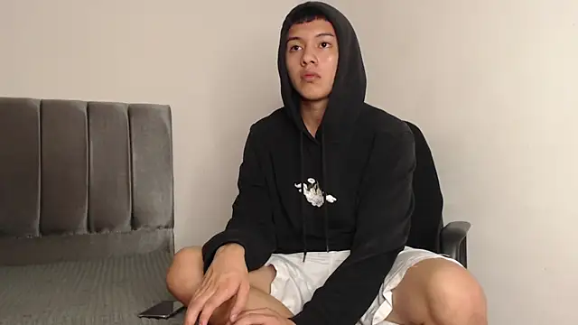 alex-lover online show from February 18, 8:05 am