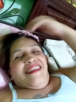 Snapshot of mom_son_dirty chatting on April 11, 1:43 am mom son dirty online show from April 11, 1:43 am
