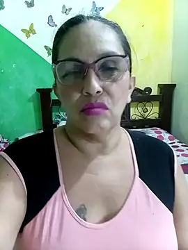 Snapshot of mom_son_dirty chatting on April 14, 1:00 am mom son dirty online show from April 14, 1:00 am