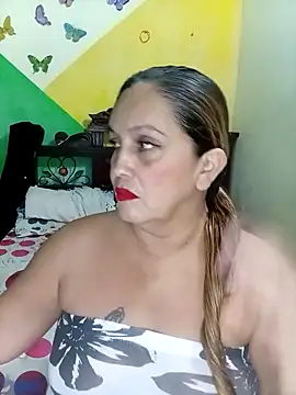 Snapshot of mom_son_dirty chatting on April 19, 8:00 pm mom son dirty online show from April 19, 8:00 pm