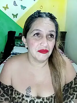 Snapshot of mom_son_dirty chatting on April 22, 12:02 am mom son dirty online show from April 22, 12:02 am
