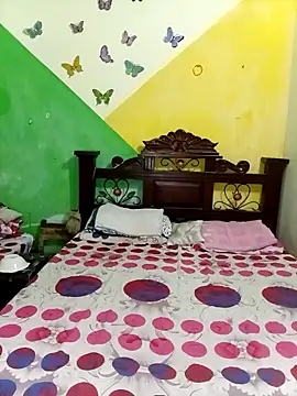 Snapshot of mom_son_dirty chatting on April 23, 12:23 am mom son dirty online show from April 23, 12:23 am