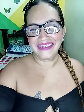 Snapshot of mom_son_dirty chatting on April 28, 11:54 pm mom son dirty online show from April 28, 11:54 pm