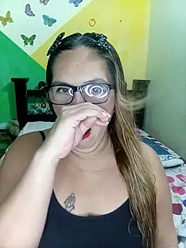 Snapshot of mom_son_dirty chatting on April 30, 12:06 am mom son dirty online show from April 30, 12:06 am