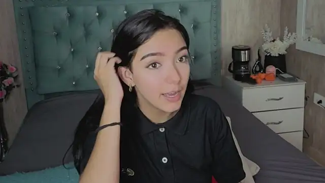 Snapshot of Marcelaa_fox chatting on April 28, 8:47 pm Marcelaa fox online show from April 28, 8:47 pm