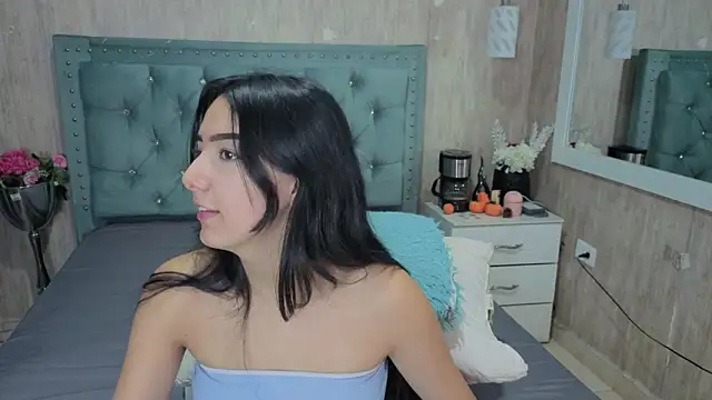 Snapshot of Marcelaa_fox chatting on May 25, 9:10 pm Marcelaa fox online show from May 25, 9:10 pm